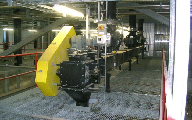 Conveyors for recovery boilers