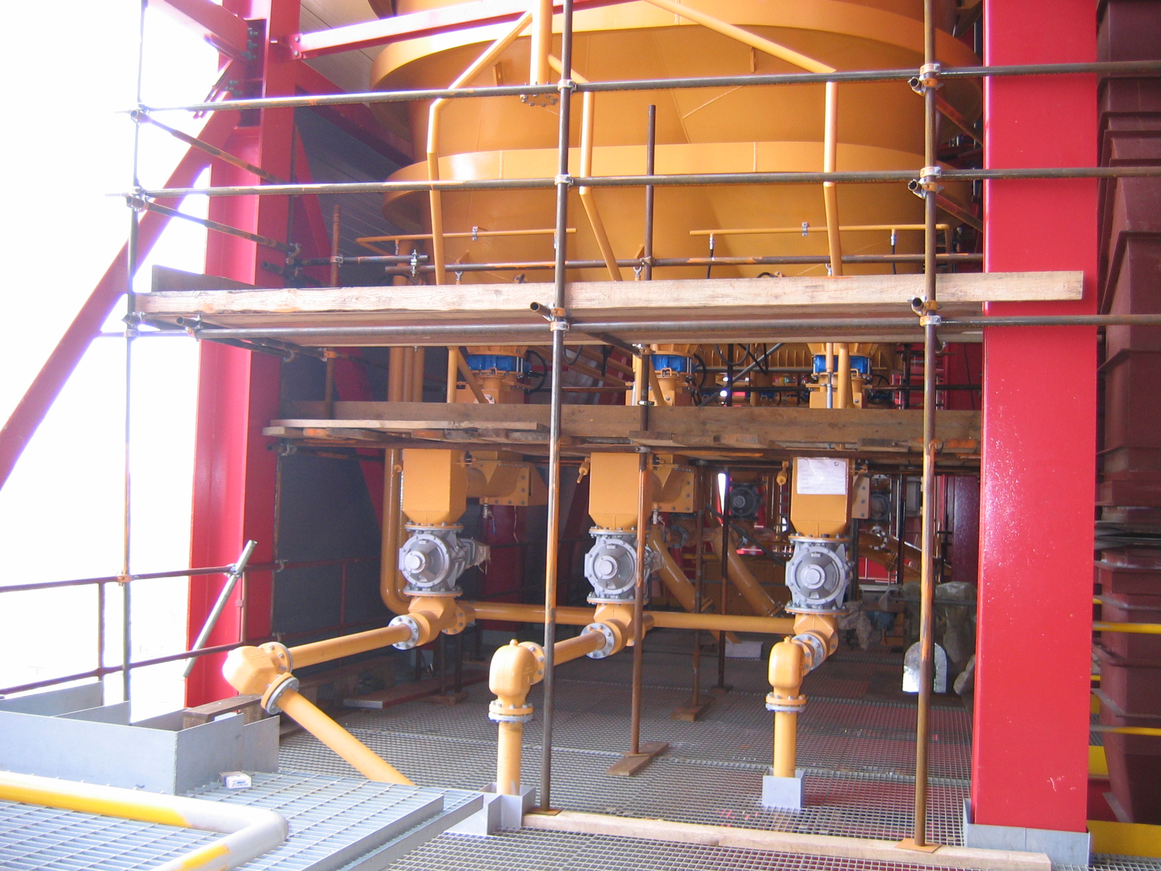 Additive and bed material feeding systems