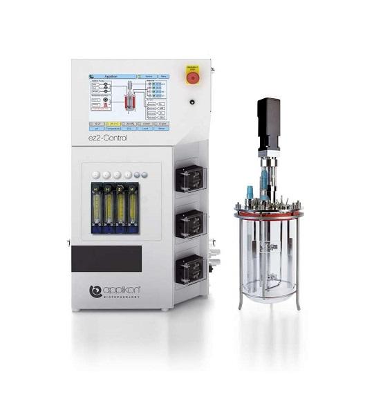 Regulátor bioreaktora v laboratórnom meradle