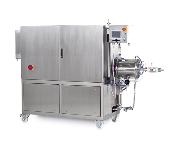 Compact aerator for pumpable media