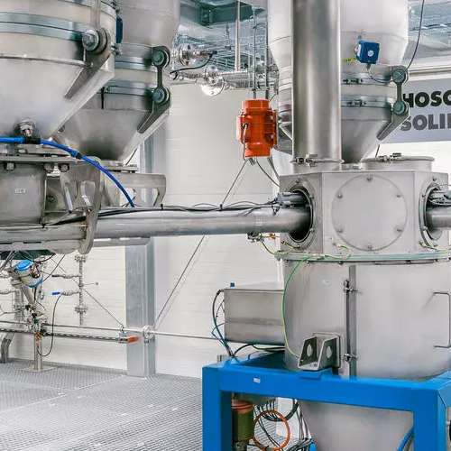 Mechanical conveying systems for bulk solids