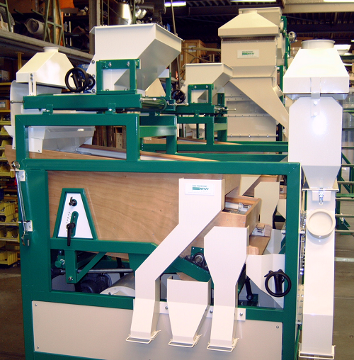 Stroj na čištění osiva vzduchovým sítem