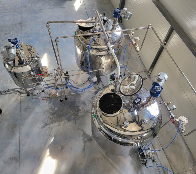 Reactors and Process Vessels for Controlled Mixing, Heating and Pharmaceutical Production